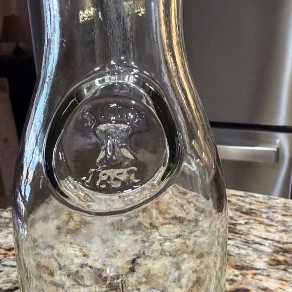 Set of 2 Vintage Clear Glass Milk Bottles - Picture 7 of 12